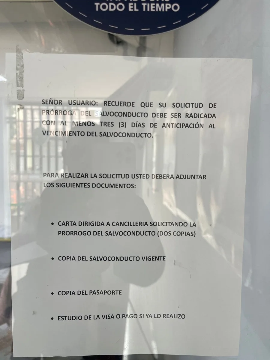 Official Migración Colombia notice on salvoconducto renewal requirements